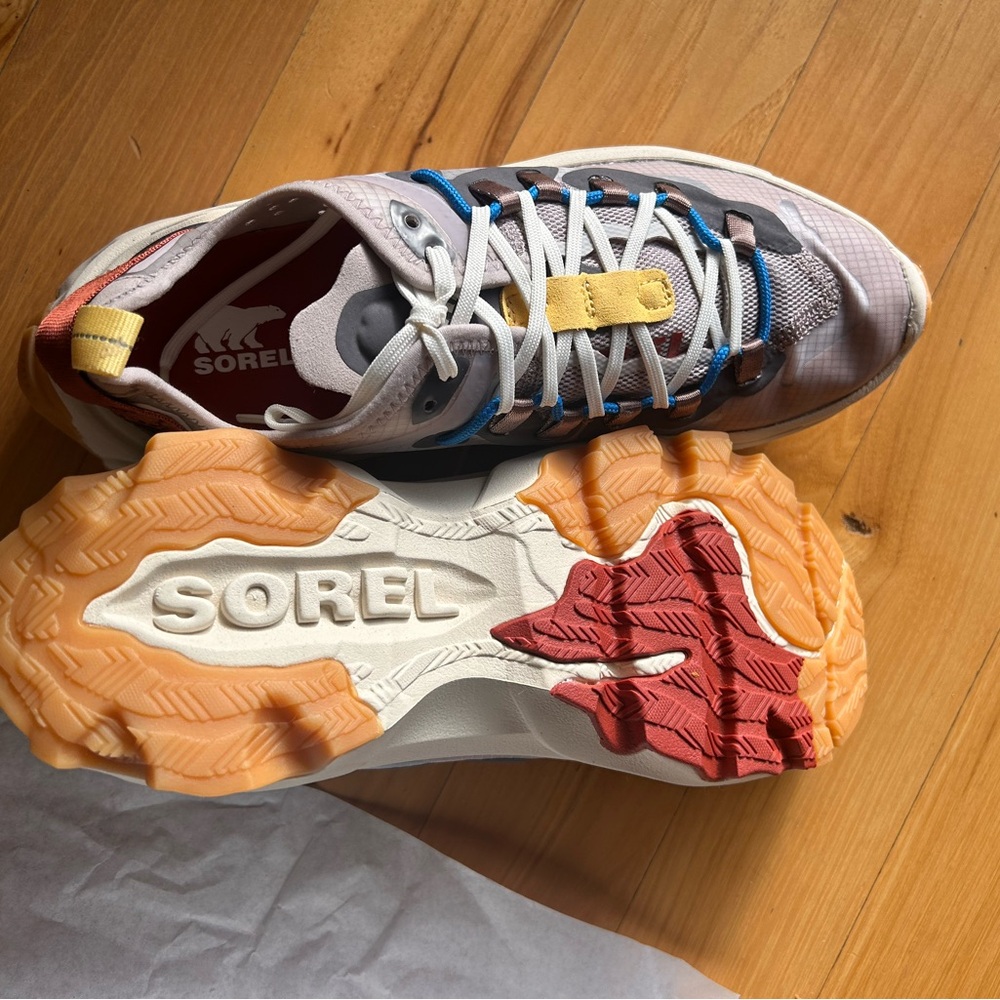 Sorel brand new sneakers